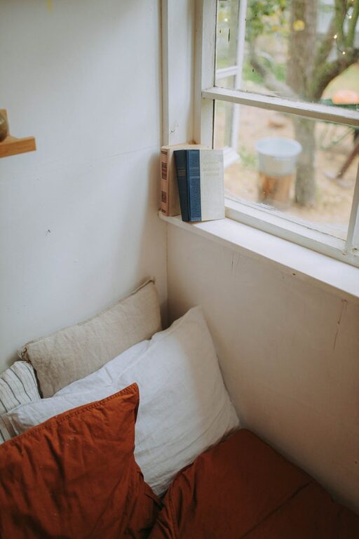 How to Create a Cozy and Inviting Reading Nook at Home